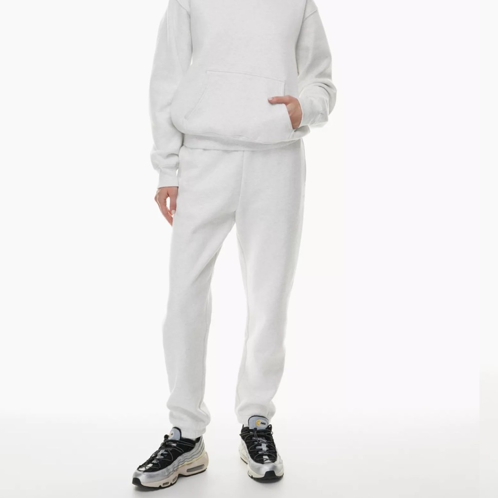 ARITZIA- TNA Cozy Fleece Sweatpant